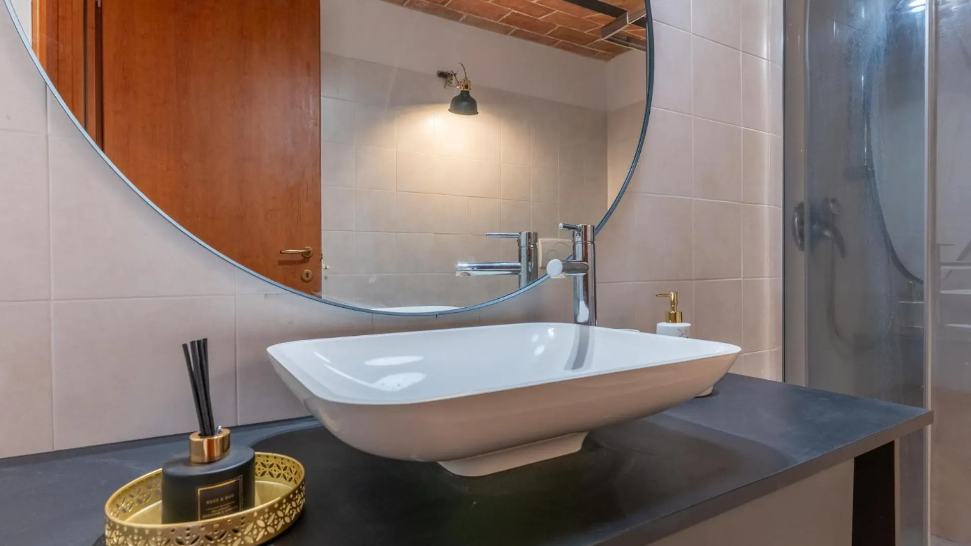 Rustic&Chic Loft By Pleiades Home Cecina  0*, Cecina (Livorno) Italy